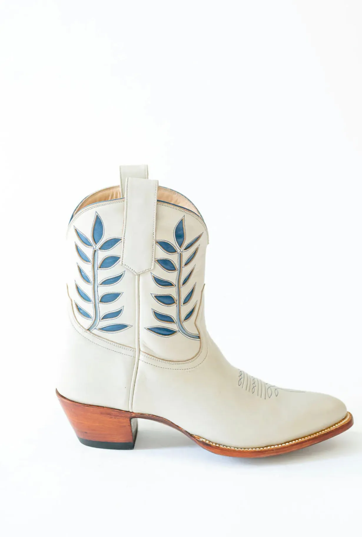 petite_paloma_hadley_boot_3-1.webp Petite Paloma Hadley Boot - Bone/Blue-Brianna Cannon New