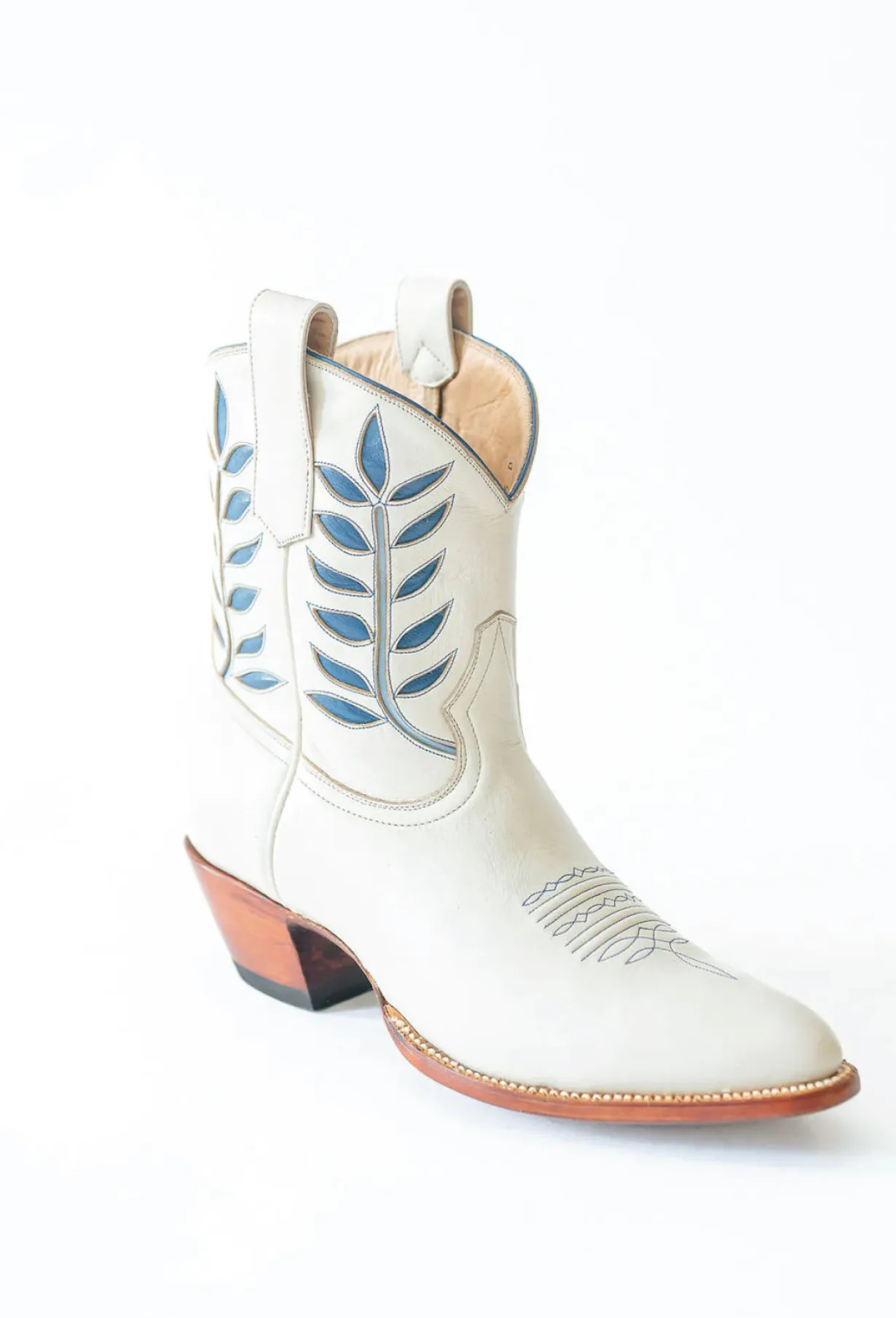 petite_paloma_hadley_boot_4-1.webp Petite Paloma Hadley Boot - Bone/Blue-Brianna Cannon New