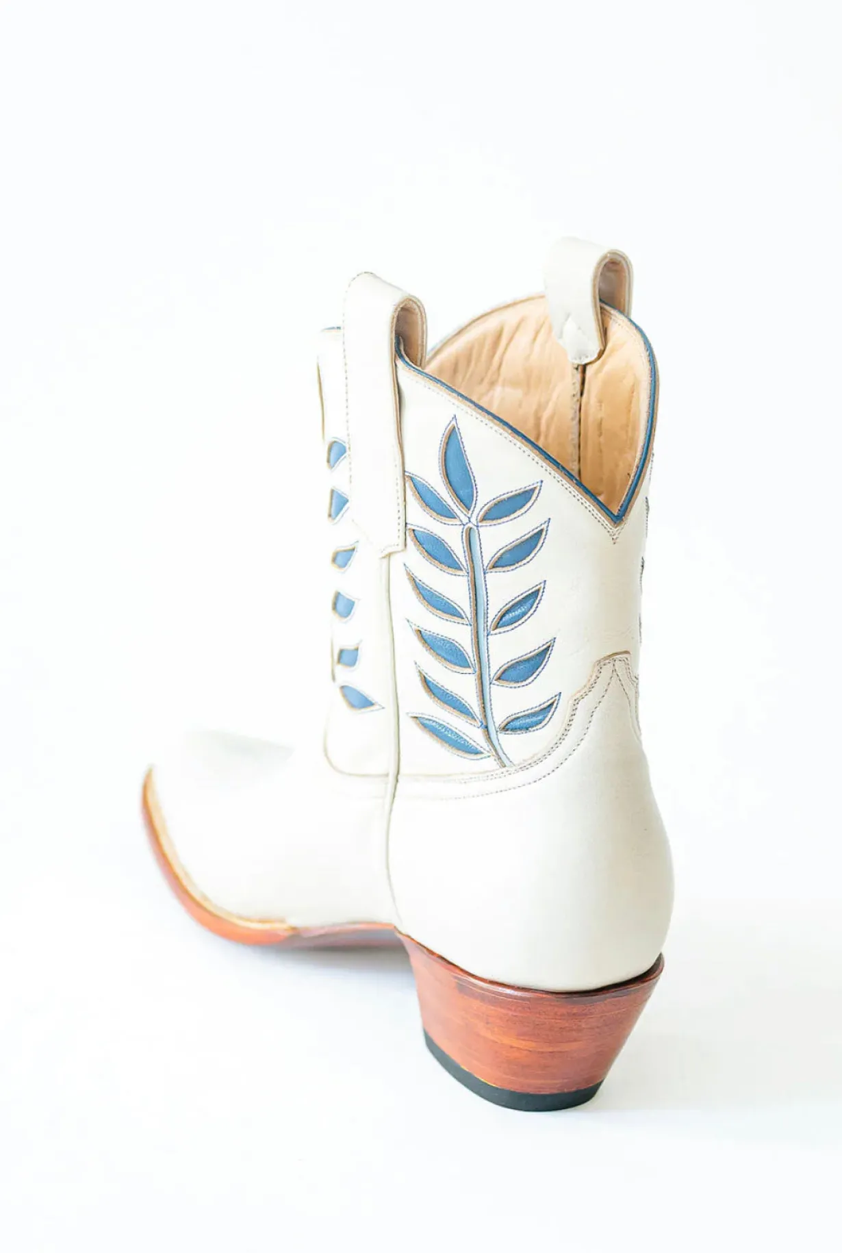 petite_paloma_hadley_boot_5.webp Petite Paloma Hadley Boot - Bone/Blue-Brianna Cannon New