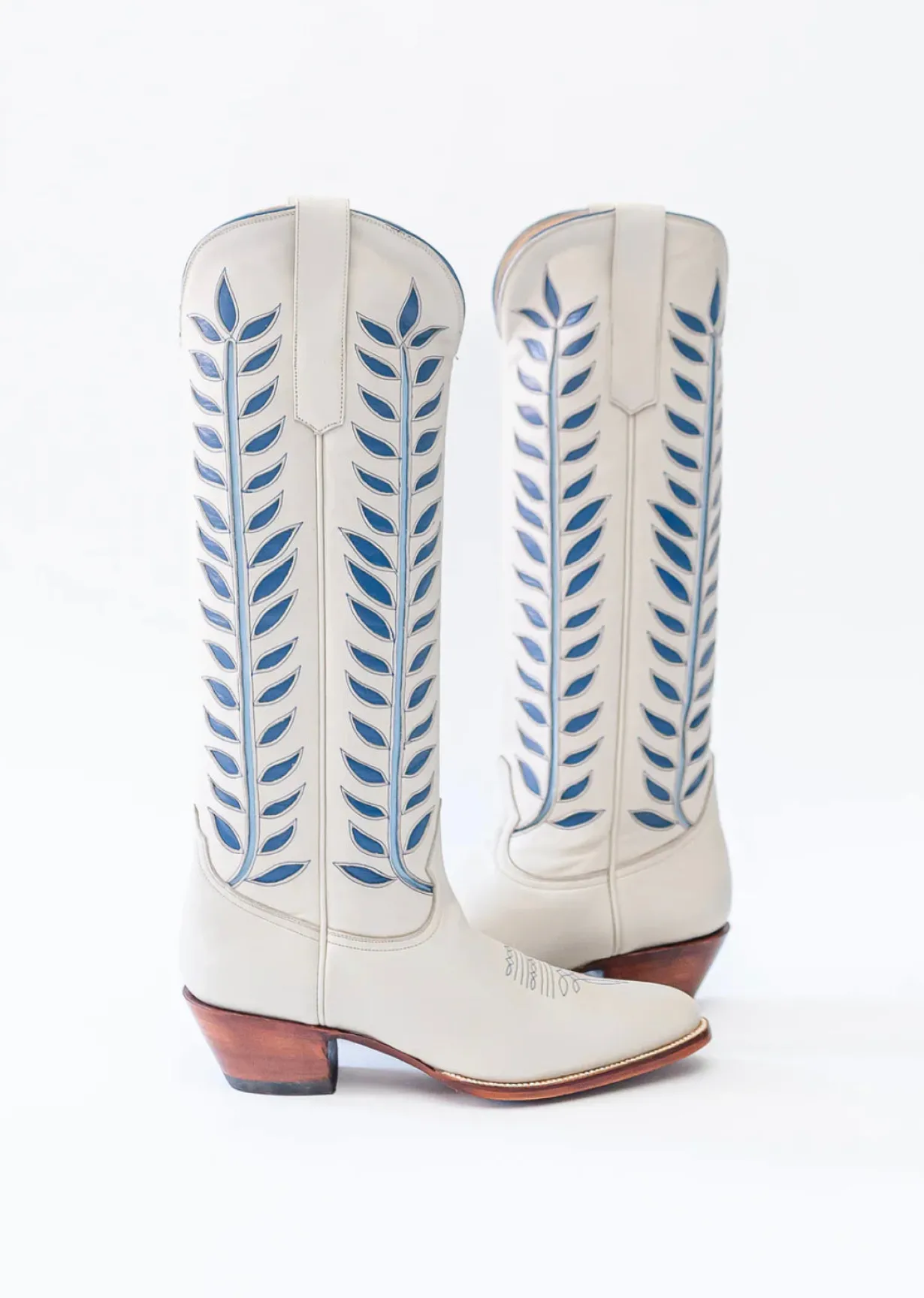 petite_paloma_rory_boot___0-1.webp Petite Paloma Rory Boot - Bone/Blue-Brianna Cannon Clearance