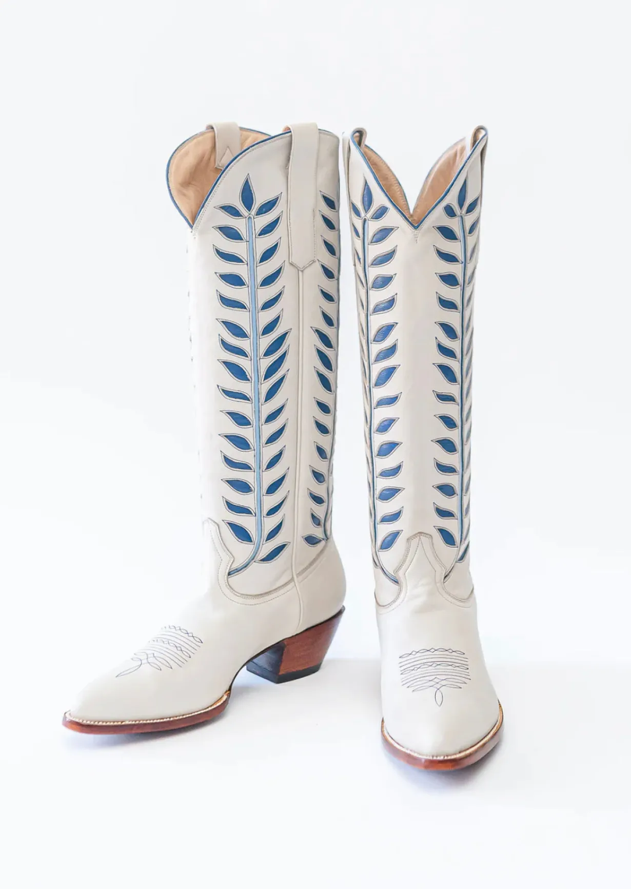 petite_paloma_rory_boot___3-1.webp Petite Paloma Rory Boot - Bone/Blue-Brianna Cannon Clearance