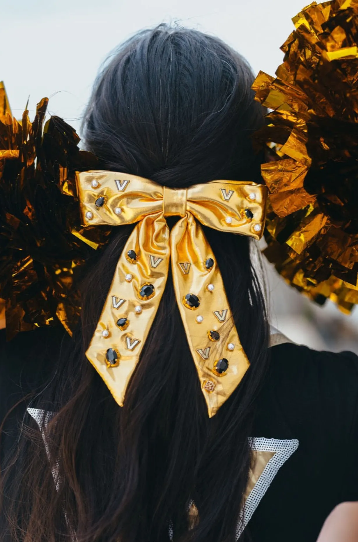 vanderbilt_gold_bow_barre_1.webp Vanderbilt Gold Bow Barrette-Brianna Cannon Sale